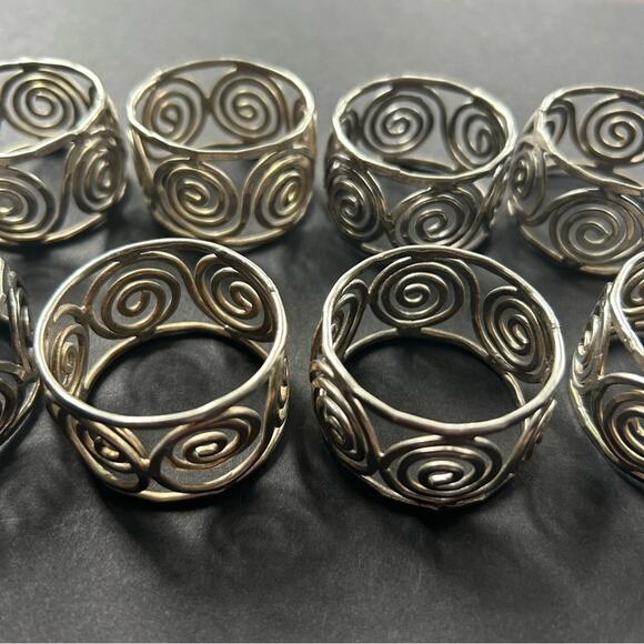 Hammered 90s Style Silver Toned Swirl Napkin Rings, Set of 8 - Picture 5 of 12